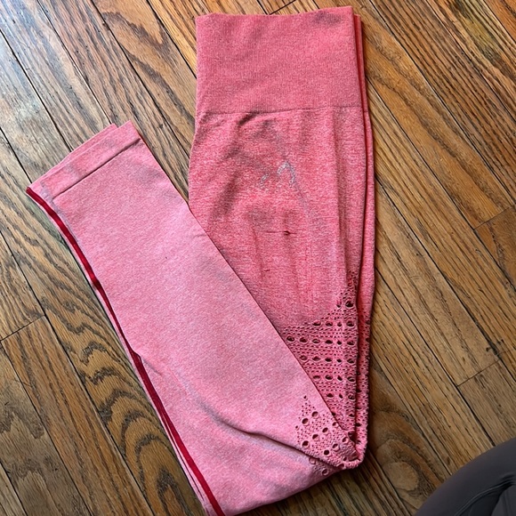 Curves and Combatboots booty scrunch leggings - Picture 8 of 8